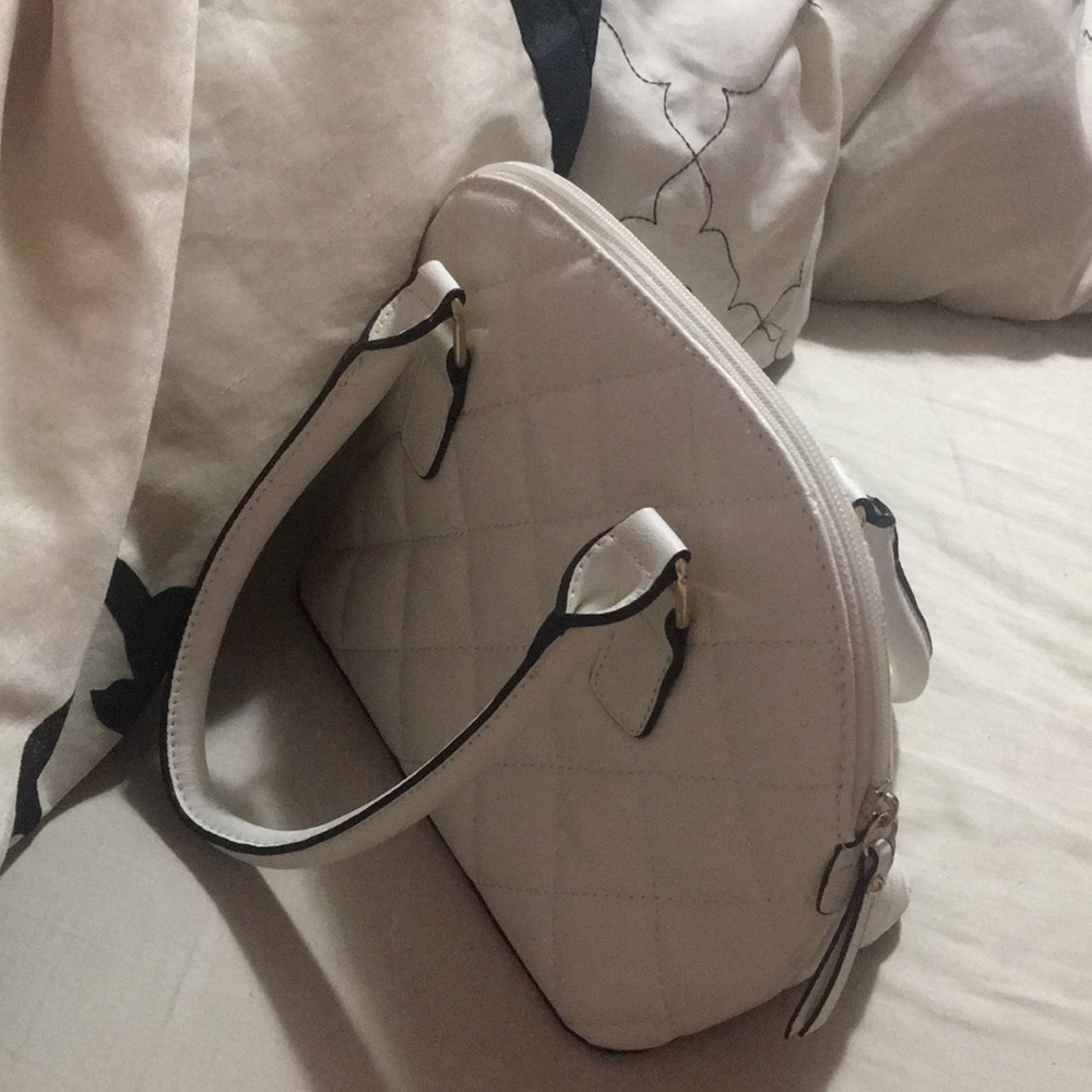 Purse - Picture 2 of 6